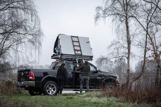 Wie lange dauert der Aufbau eines Dachzelts? – Redneck-Style erklärt